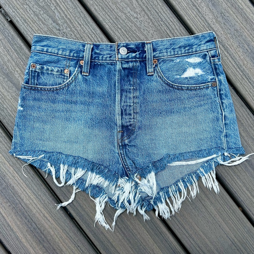 Levi's 501 Button Fly, Blue Frayed Jean Shorts - Picture 3 of 5